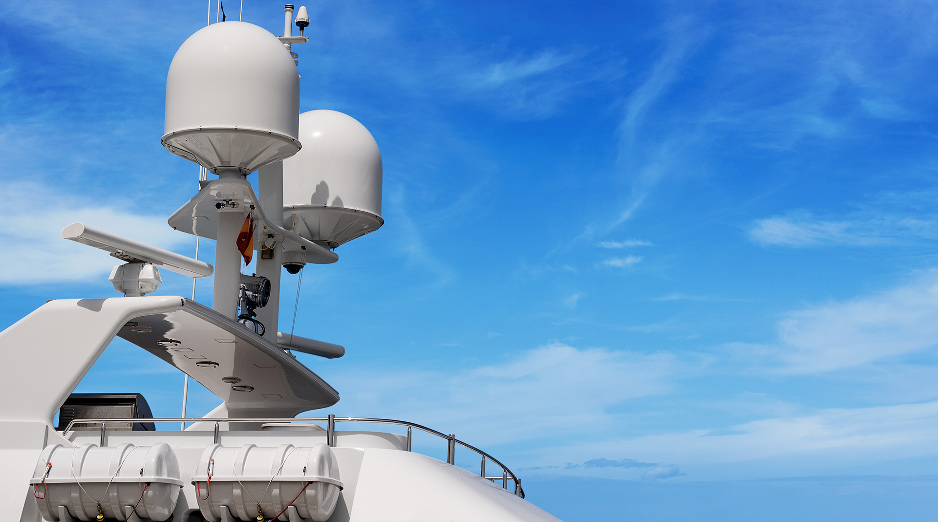 Radomas FRP personalizados | Soluciones livianas, resistentes a la intemperie, RF-transparentes