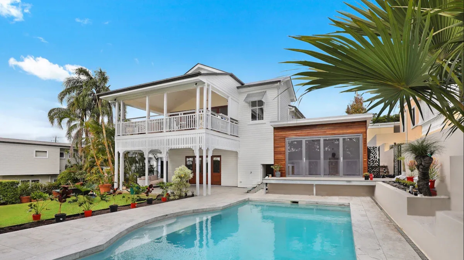 Cómo instalar una piscina de fibra de vidrio