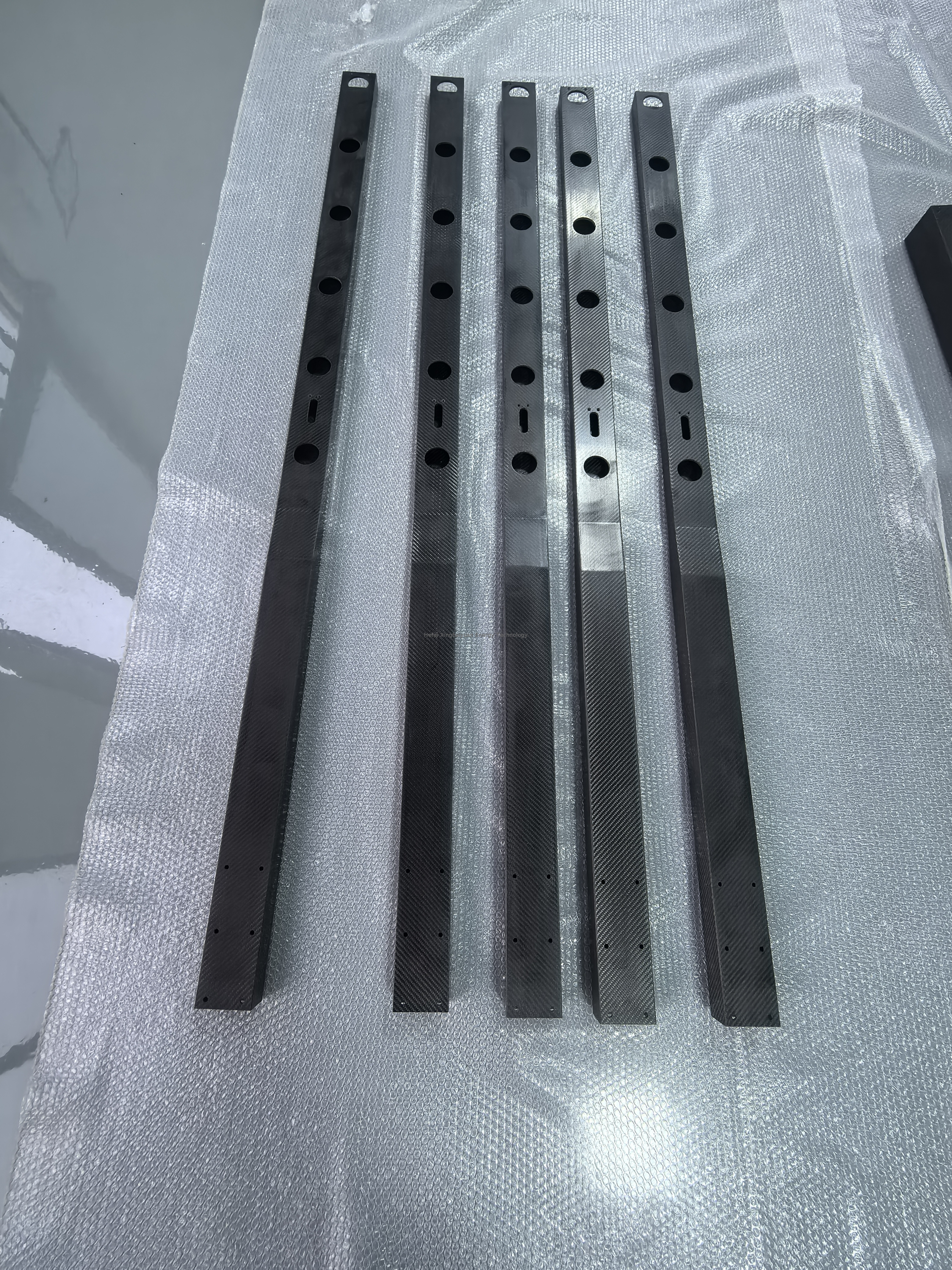 Brazos robóticos avanzados de fibra de carbono: mayor durabilidad e inteligencia