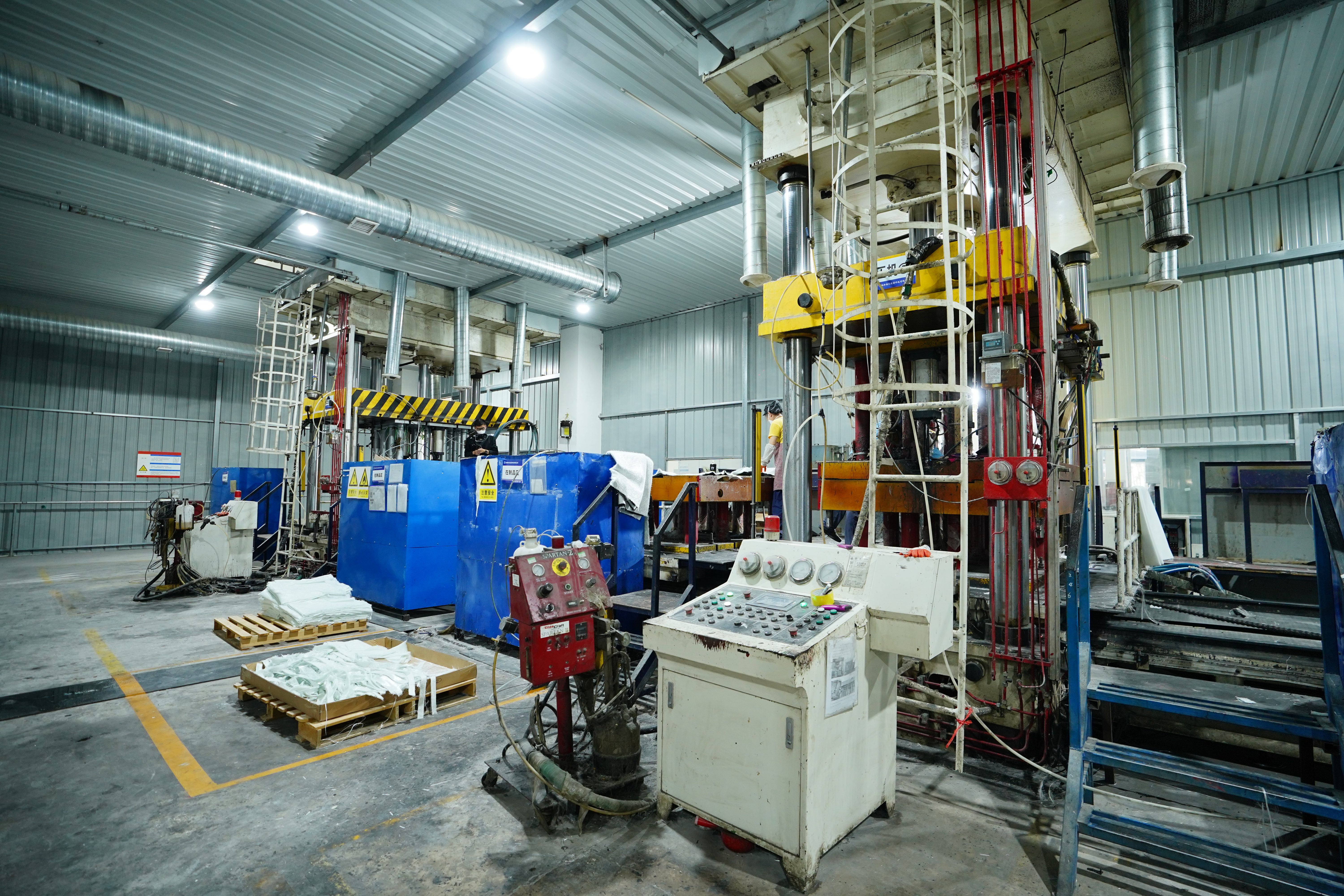 ¿Qué hace que los componentes automotrices RTM se cambien el juego en la fabricación de vehículos?